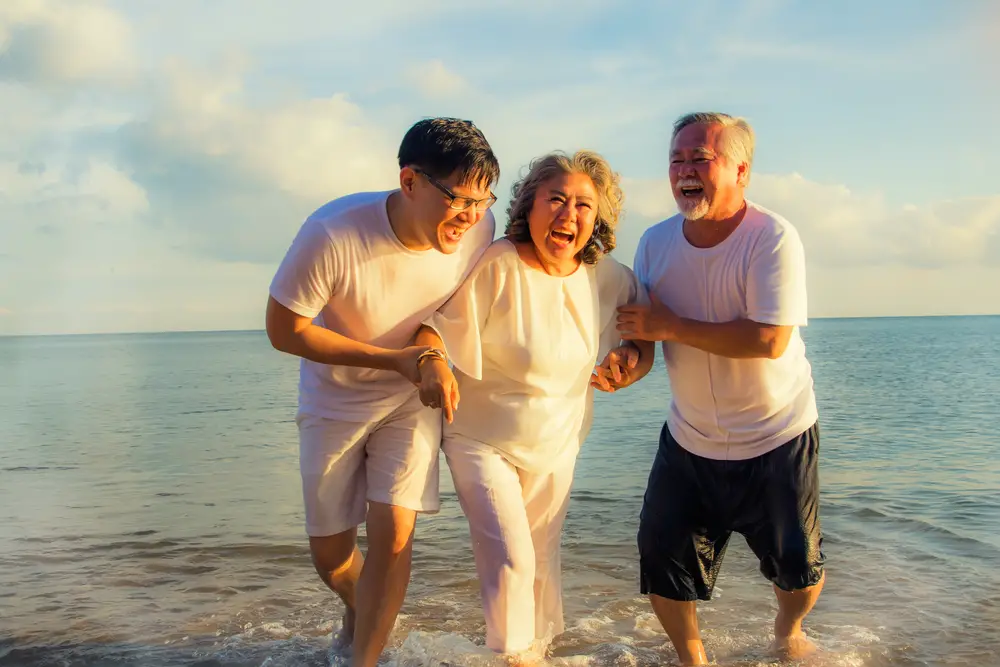 Enjoying with Parents .How to Travel With Elderly Parent?
