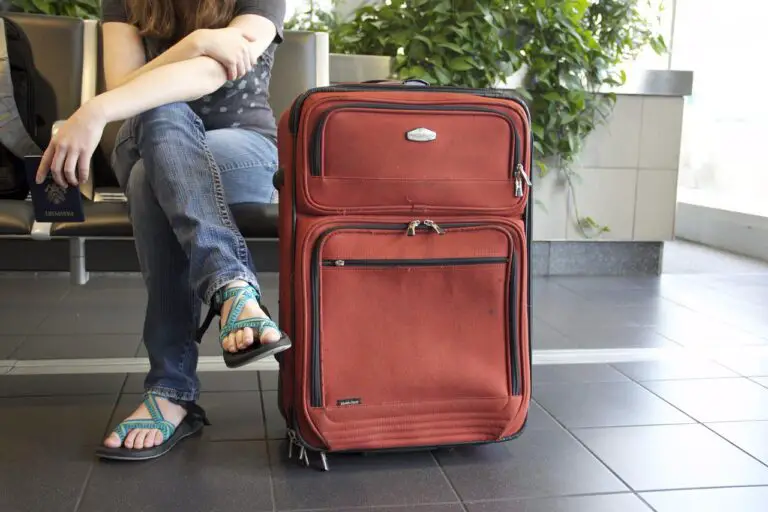 travel, suitcase, airport-778338.jpg