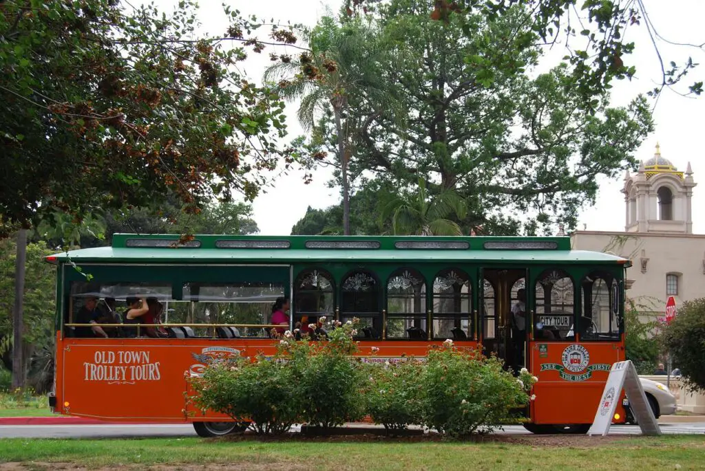 trolley, tour, How To Travel On Mackinac Island