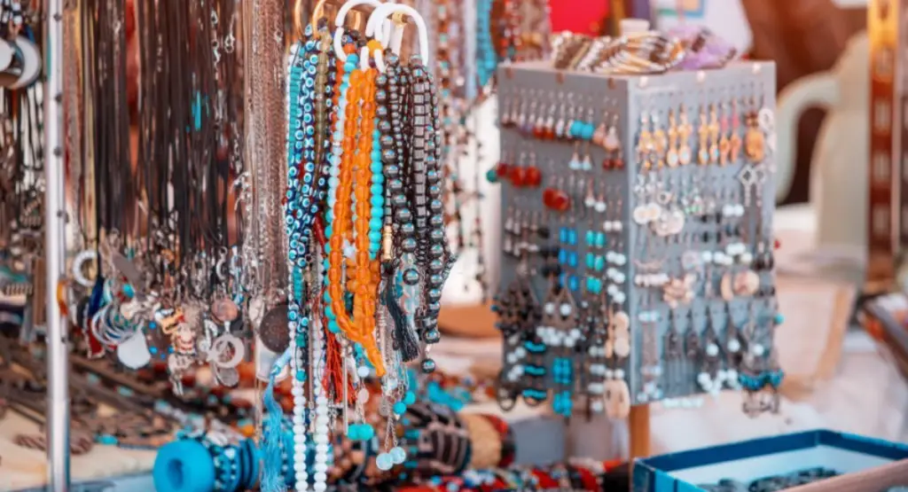 How To Pack Necklace For Travel